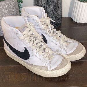 3/$60 Nike Blazer Mid 77 White & Black High-Top Athletic Shoes Size 7